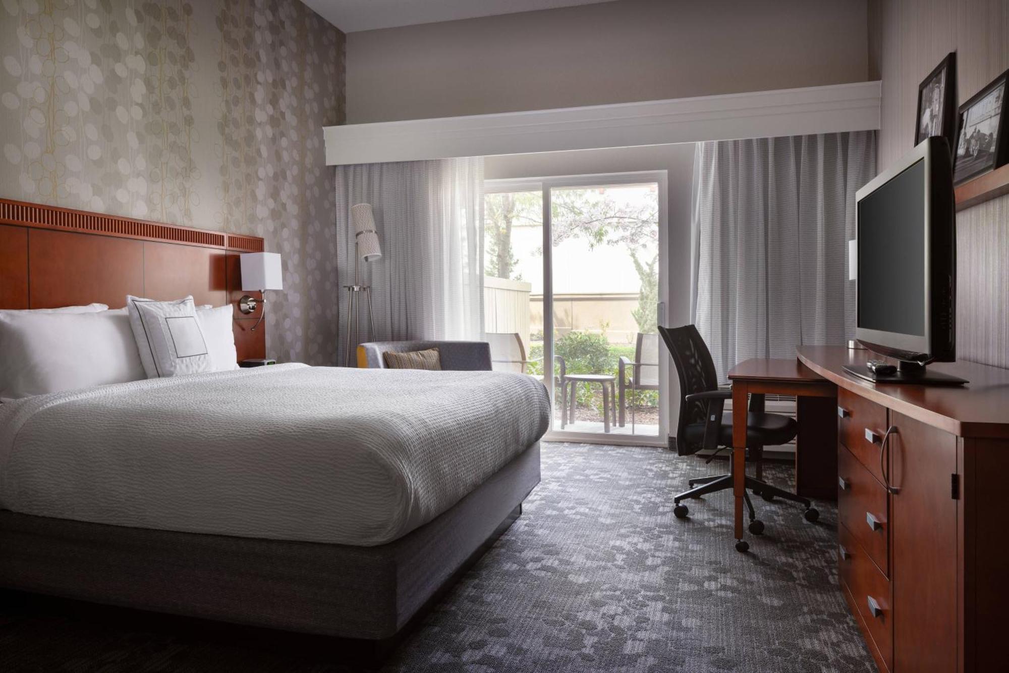 Отель Courtyard Novato Marin/Sonoma Экстерьер фото