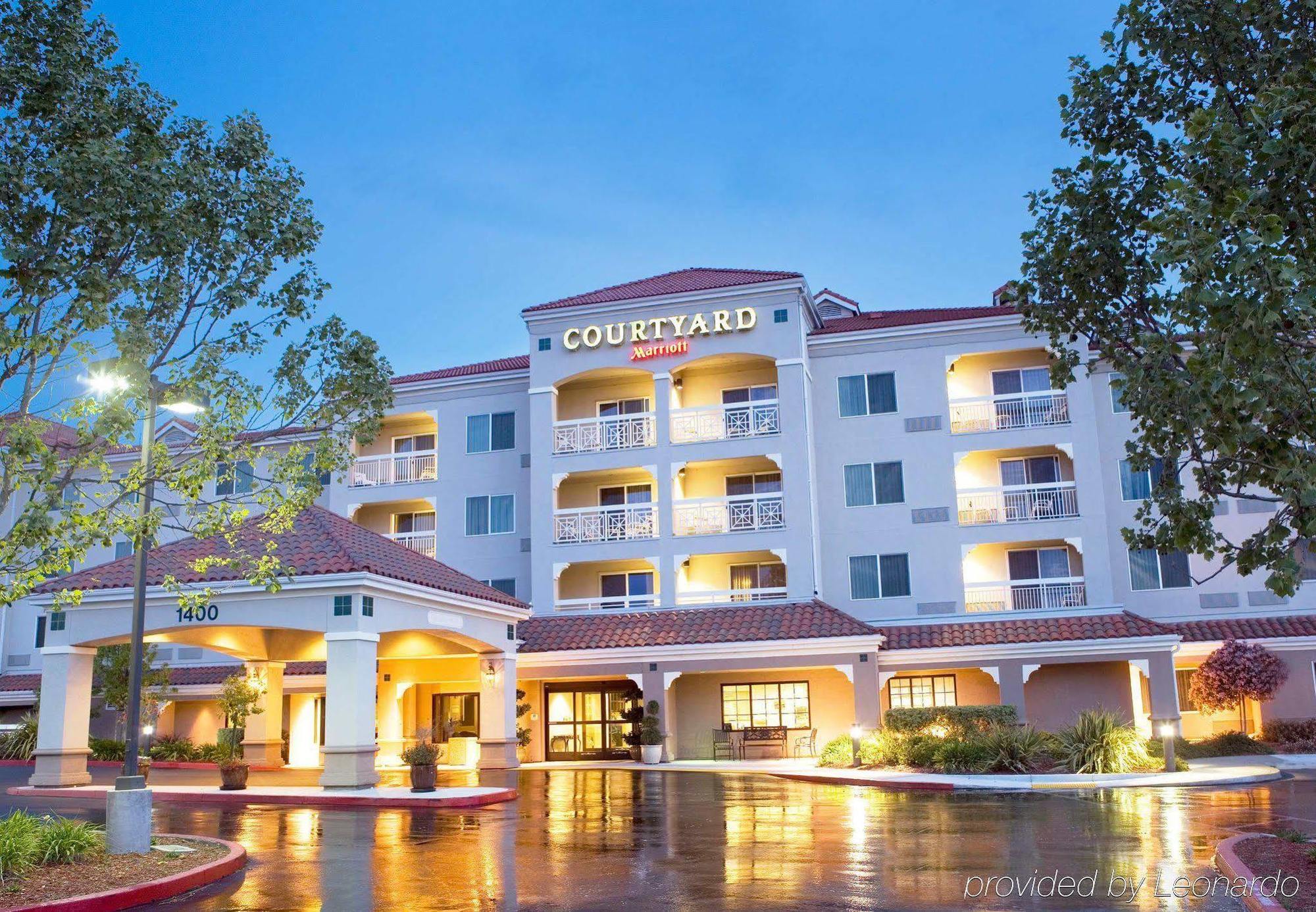 Отель Courtyard Novato Marin/Sonoma Экстерьер фото