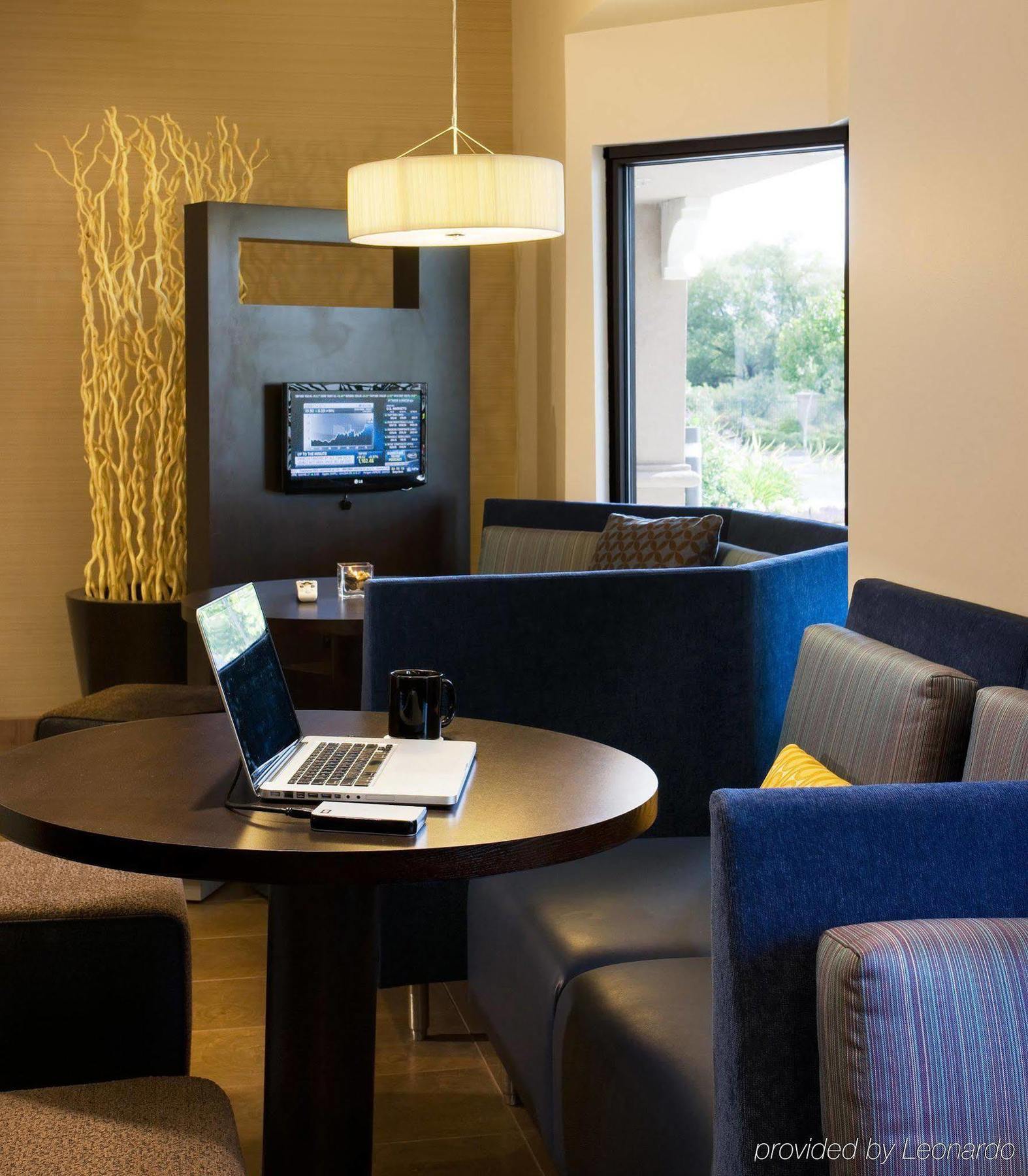 Отель Courtyard Novato Marin/Sonoma Экстерьер фото