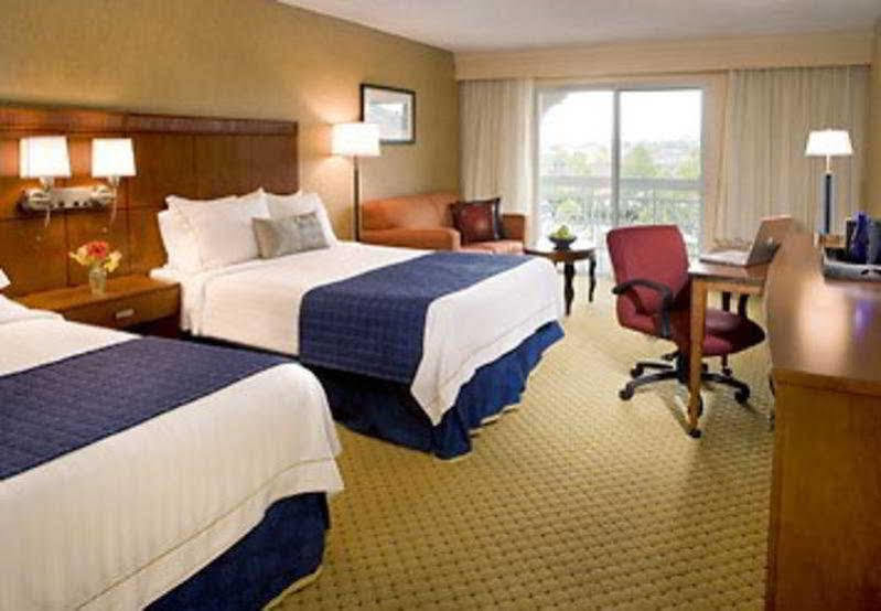 Отель Courtyard Novato Marin/Sonoma Экстерьер фото